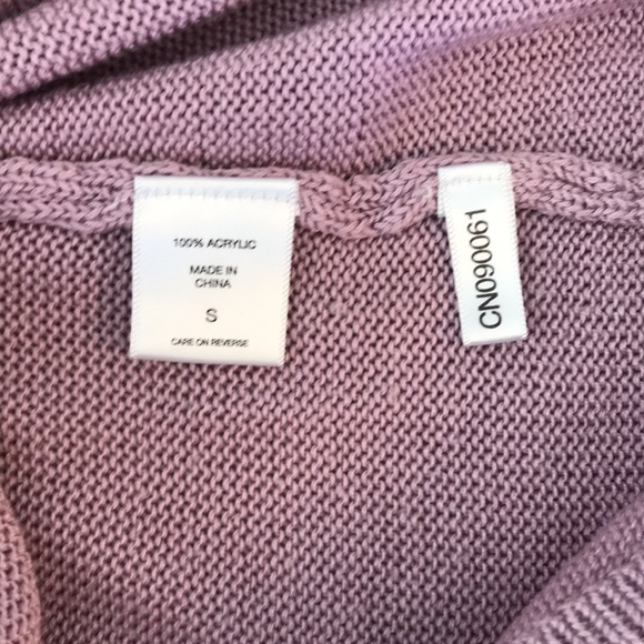 New York and Co. beautiful Lavender ruffled cold shoulder sweater size S - Picture 8 of 8